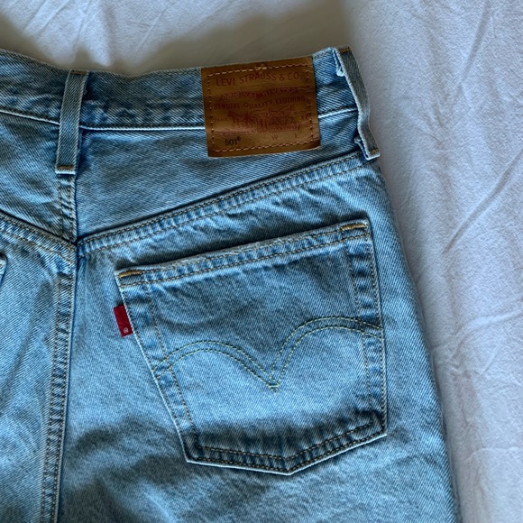 SOLD Levi’s 501 mid thigh high rise denim shorts - Picture 9 of 10
